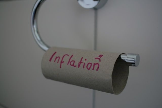 Inflation written on an empty toilet roll